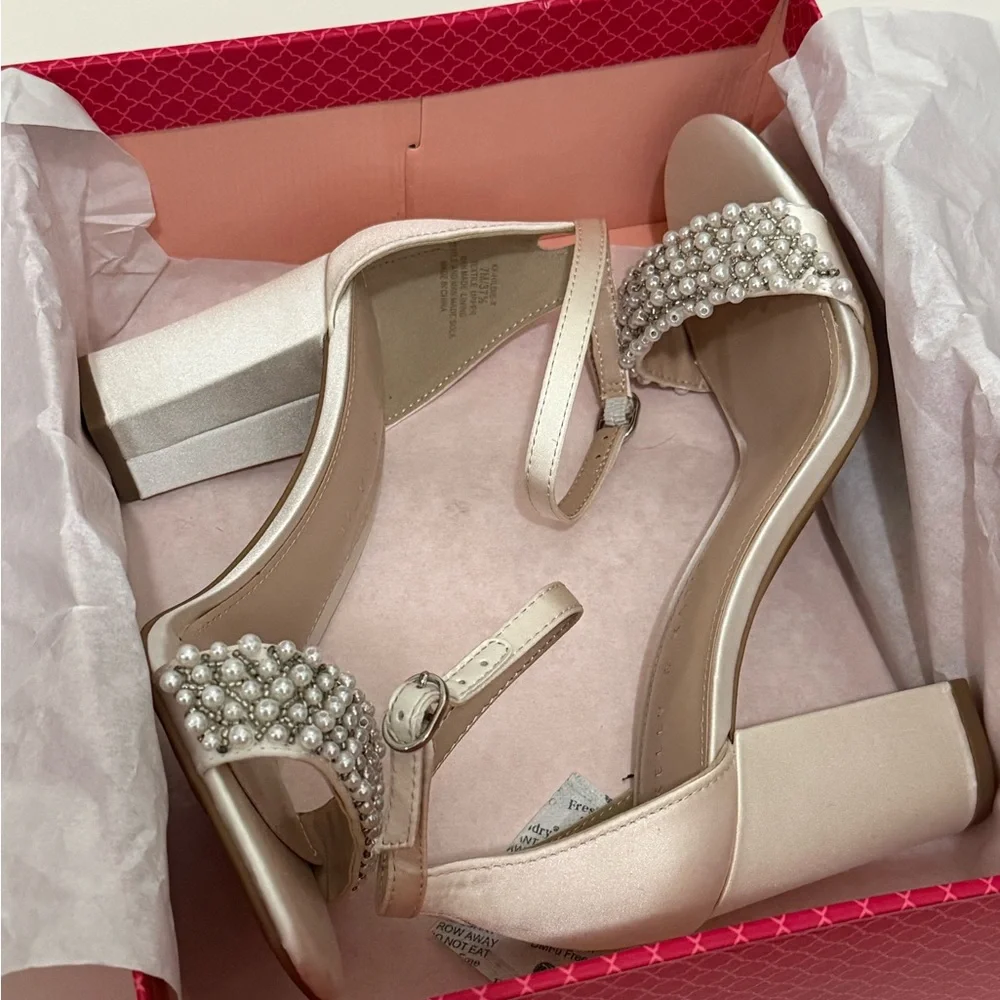 Kelly and Katie — Hildie Sandal - Picture 2 of 9